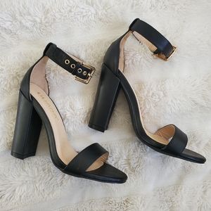 LILIANA Chunky heels NEW size 5.5